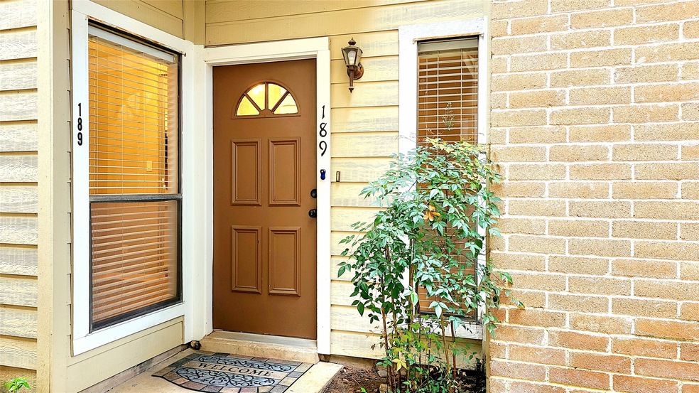 Welcome home, nicely remodeled 1 bedroom 1 bath gr