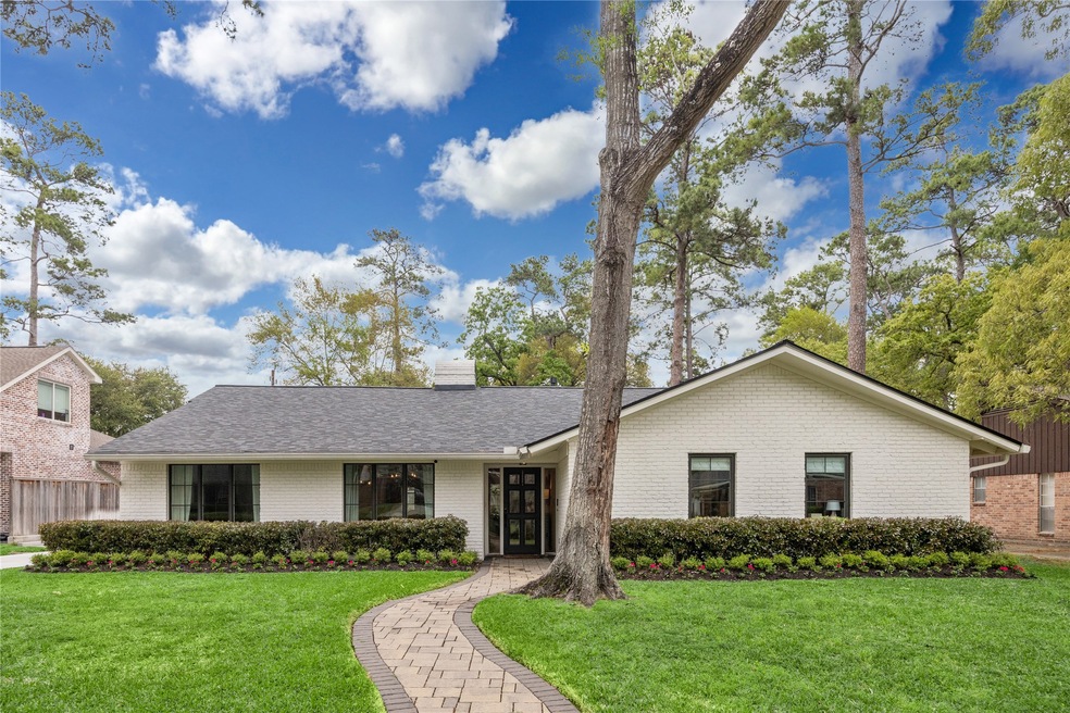 10210 Candlewood Dr, Houston, TX 77042 - photo 1