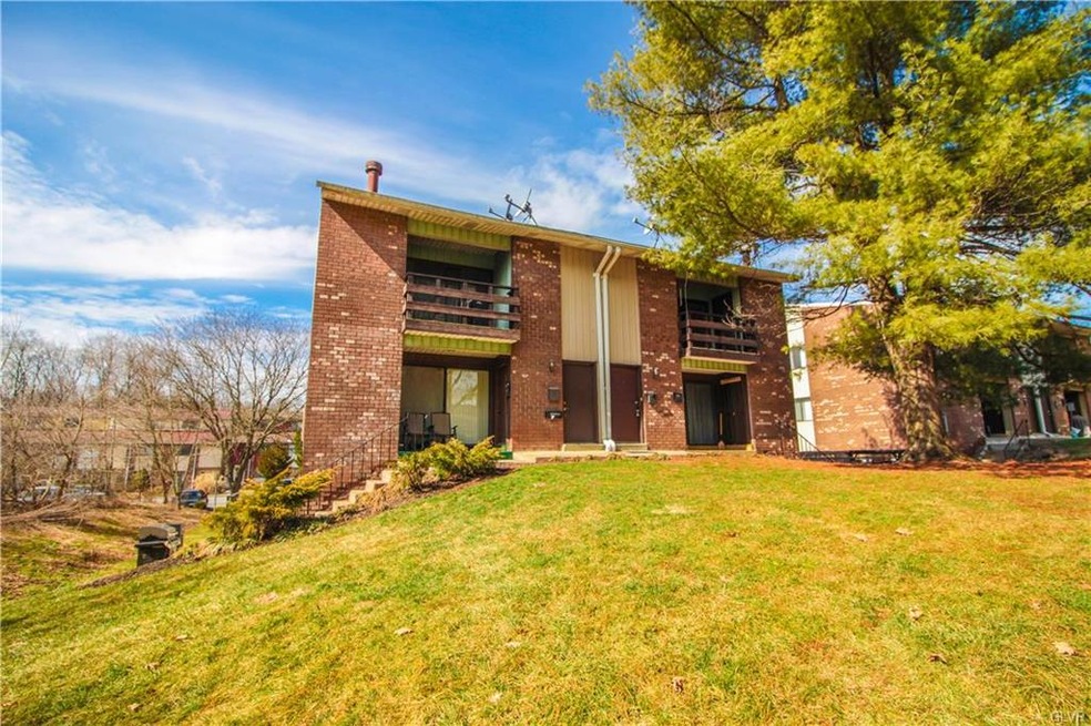 1549 Creekside Rd unit B33, Whitehall, PA 18052 - photo 1