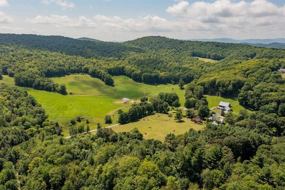 935 Dana Rd, Pomfret, VT 05053 - photo 1