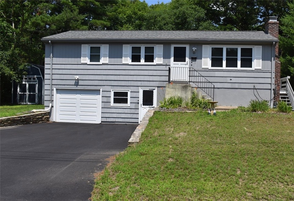 93 Pine River Dr, North Kingstown, RI 02852 - photo 1