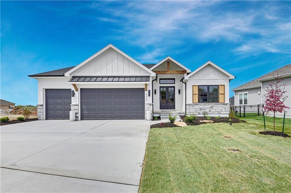 9454 Aurora St, Lenexa, KS 66220 - photo 1