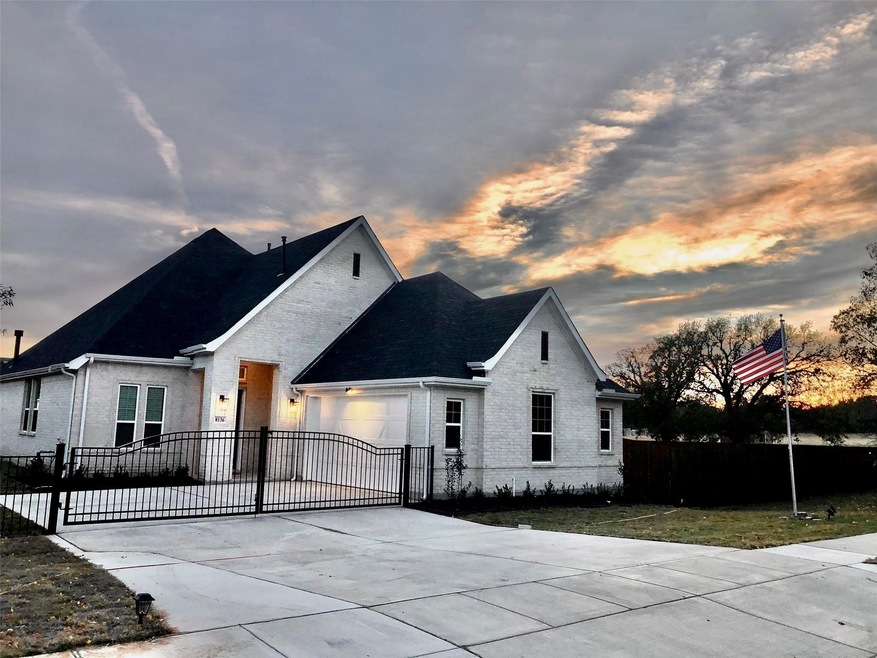 8136 Woods Ln, North Richland Hills, TX 76182 - photo 1