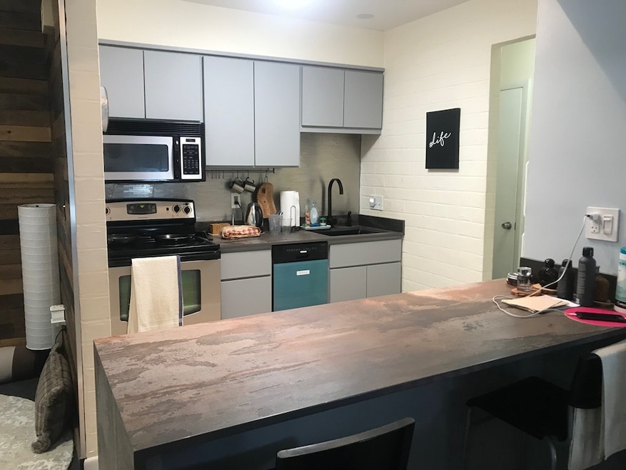 64 Jacqueline Rd unit 2, Waltham, MA 02452 - photo 1