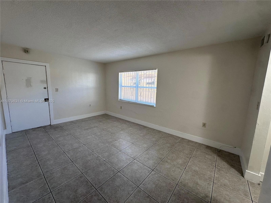 16150 NE 19th Ct unit 4, North Miami Beach, FL 33162 - photo 1