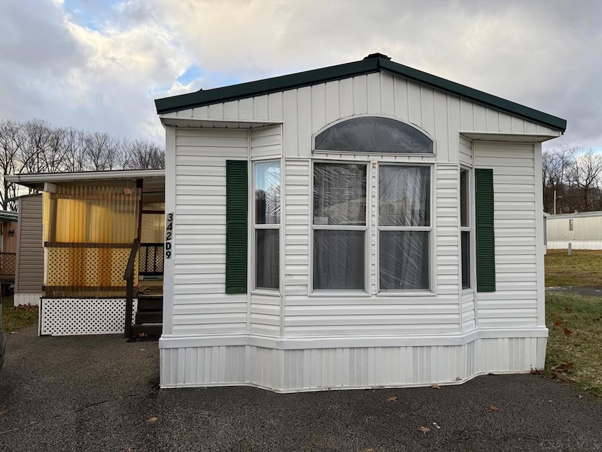 342 Stonehedge Ct, Johnstown, PA 15904 - photo 1