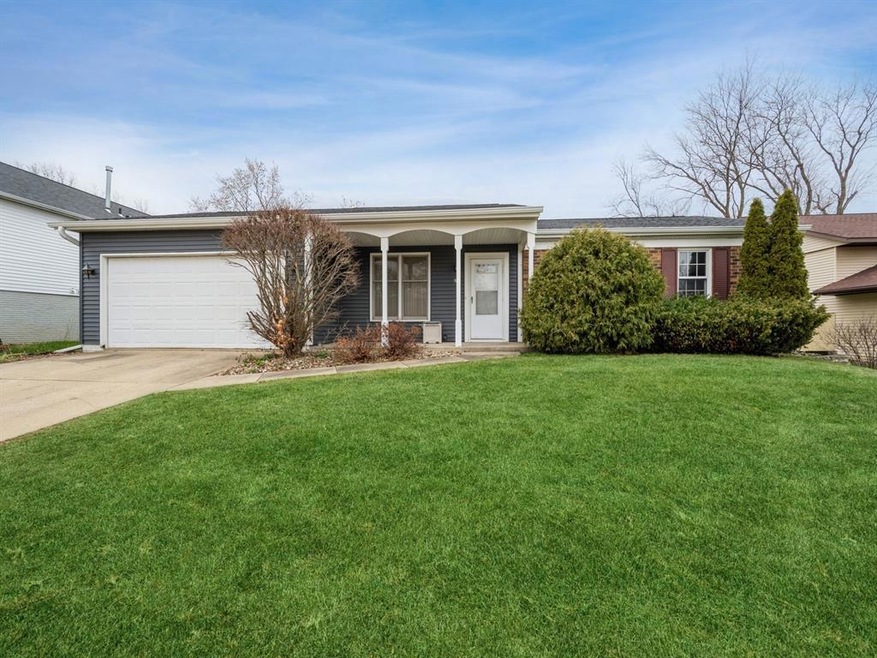 24 Clive Dr NW, Cedar Rapids, IA 52405 - photo 1