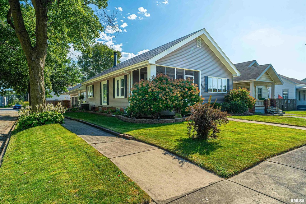 201 4th St, Lincoln, IL 62656 - photo 1