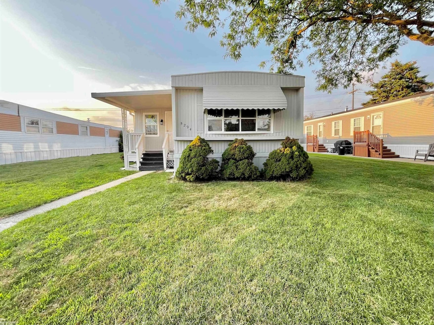 5294 Argyle Ct, Sterling Heights, MI 48310 - photo 1