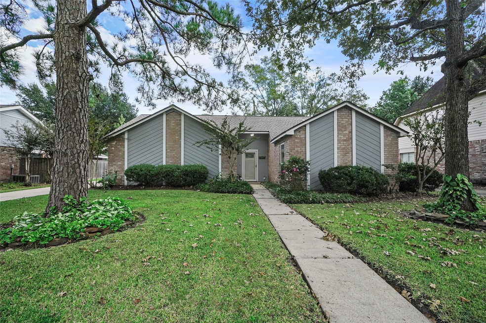 8118 Town Creek Dr, Houston, TX 77095 - photo 1