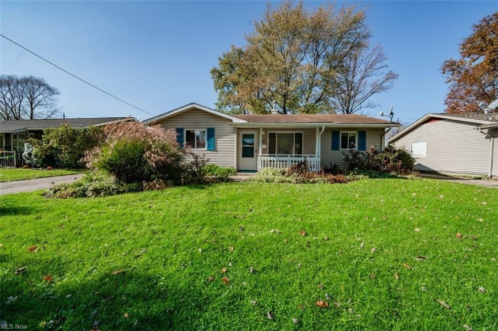 431 Walnut Dr., Berea, OH 44017.  Features cute co