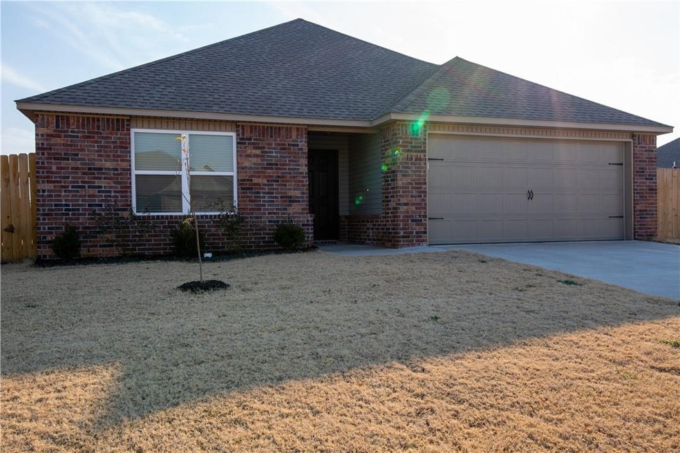 1321 General Fagan Dr, Prairie Grove, AR 72753 - photo 1