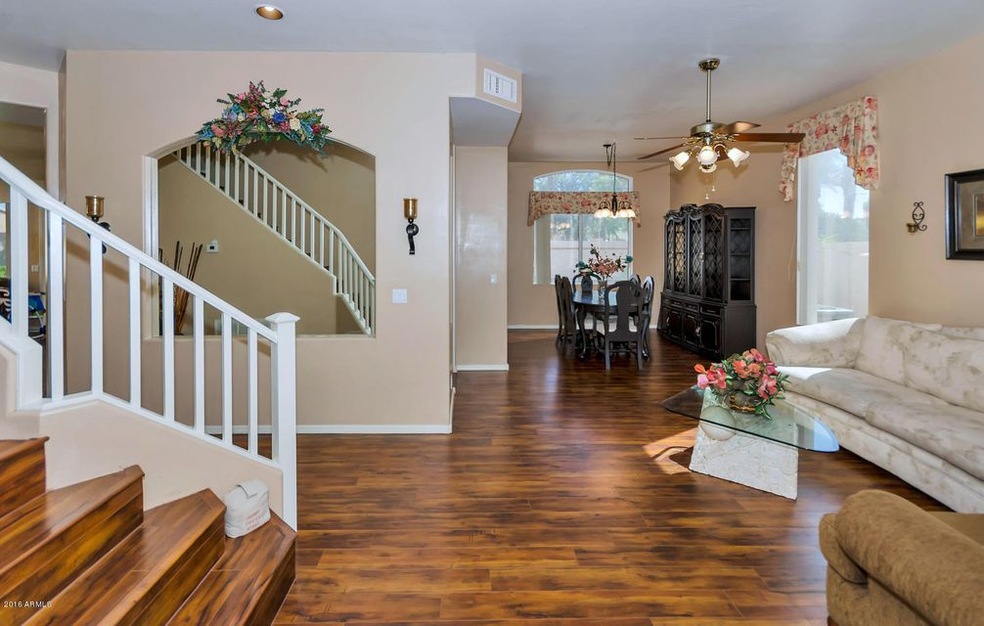 3941 N 111th Dr-large-003-13-LivingDinin