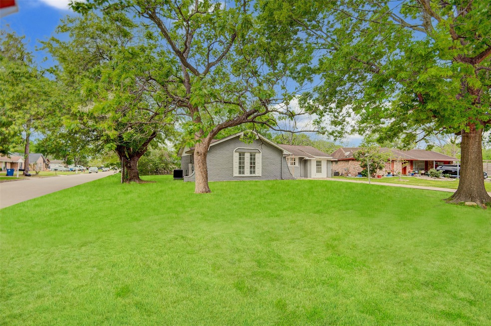 9203 Bisley Ln, Houston, TX 77088 - photo 1