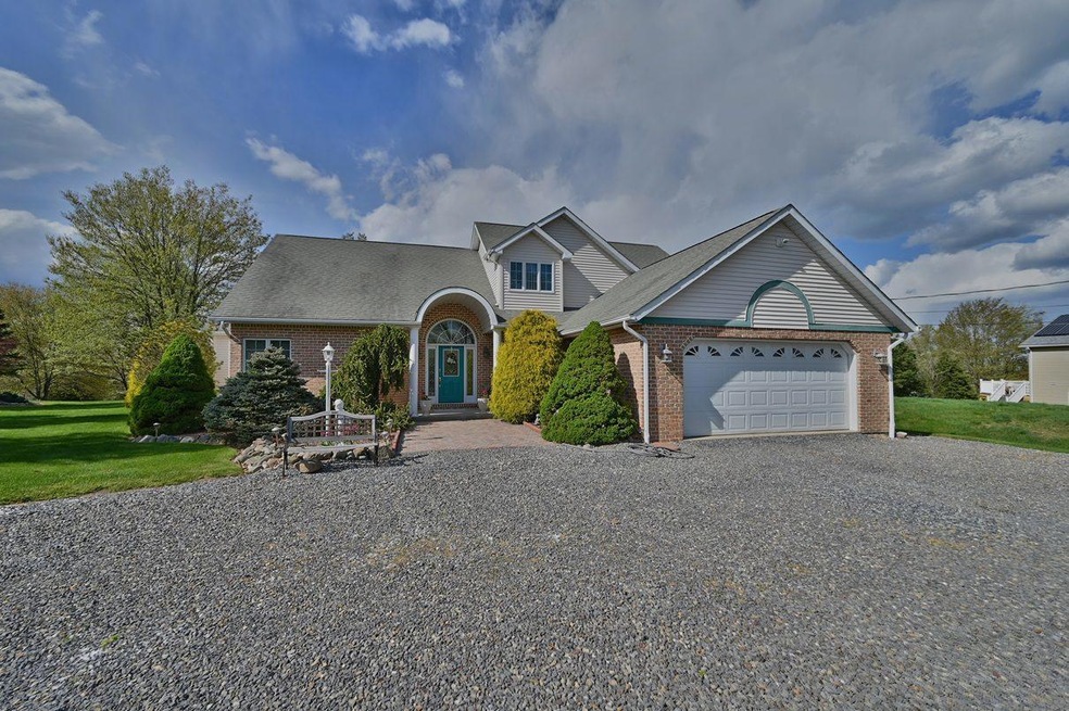 146 Skyview Cir, Sciota, PA 18354 - photo 1