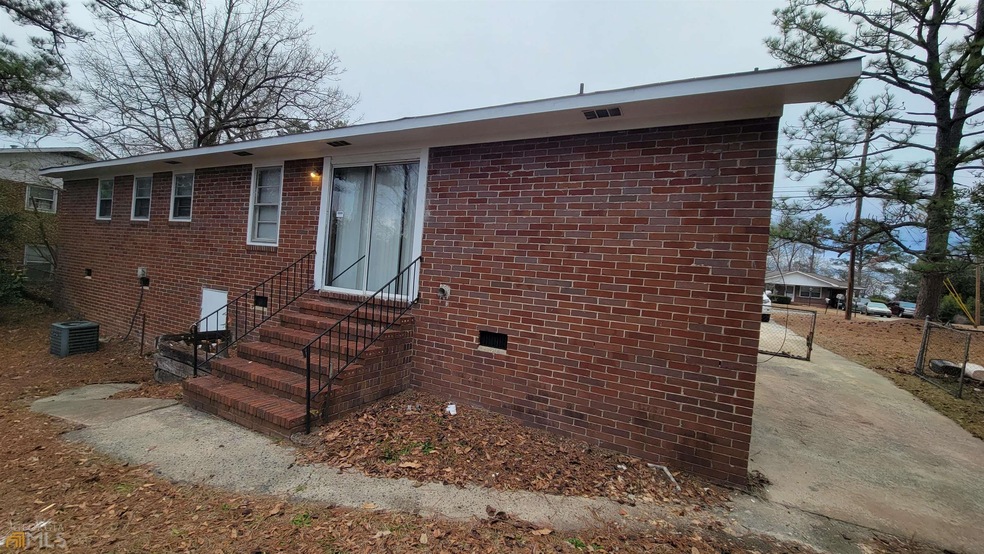 3376 Woodcrest Rd, Macon, GA 31206 - photo 1