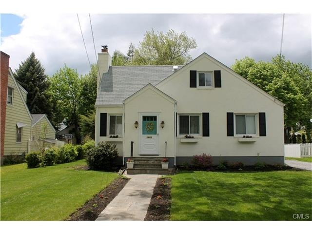 1663 Stratfield Rd, Fairfield, CT 06825 - photo 1