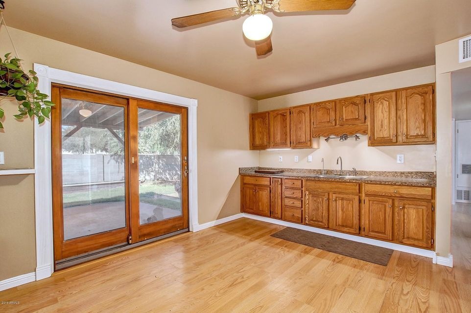 7508_E_Belleview - Kitchen has new count