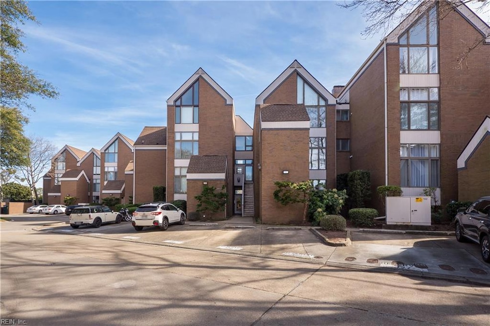 Exterior Photo of Condominium