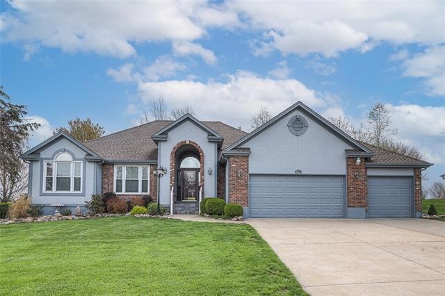 611 Condor St, Raymore, MO 64083 - photo 1