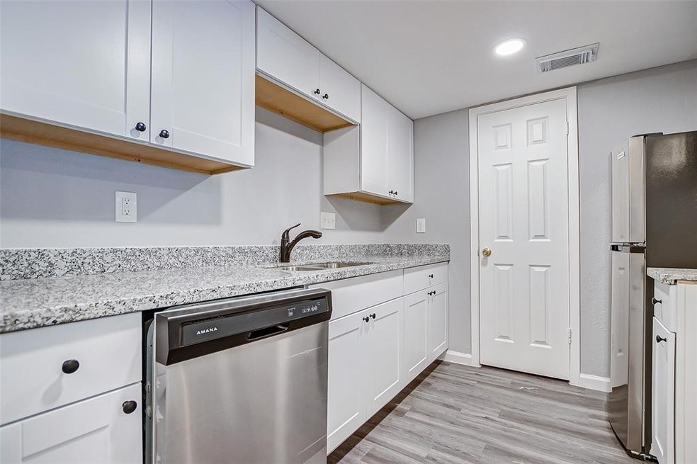 327 W Hufsmith Rd unit 307, Tomball, TX 77375 - photo 1