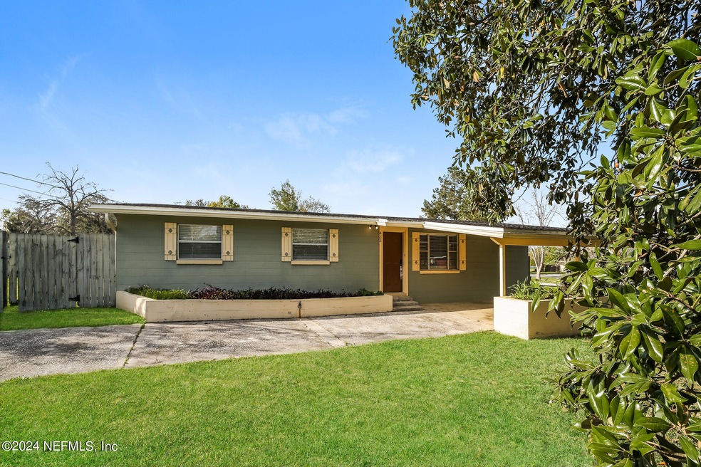 000-photo-front-view-13632961