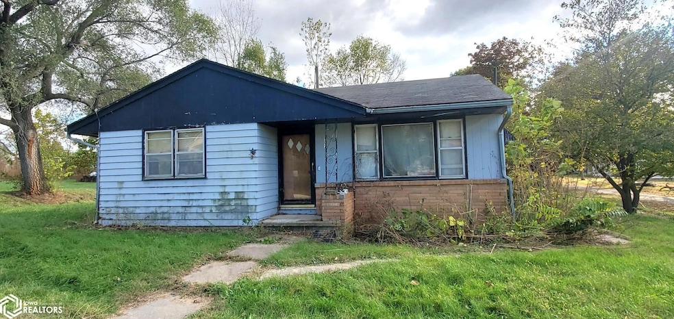 507 King St, Blockton, IA 50836 - photo 1