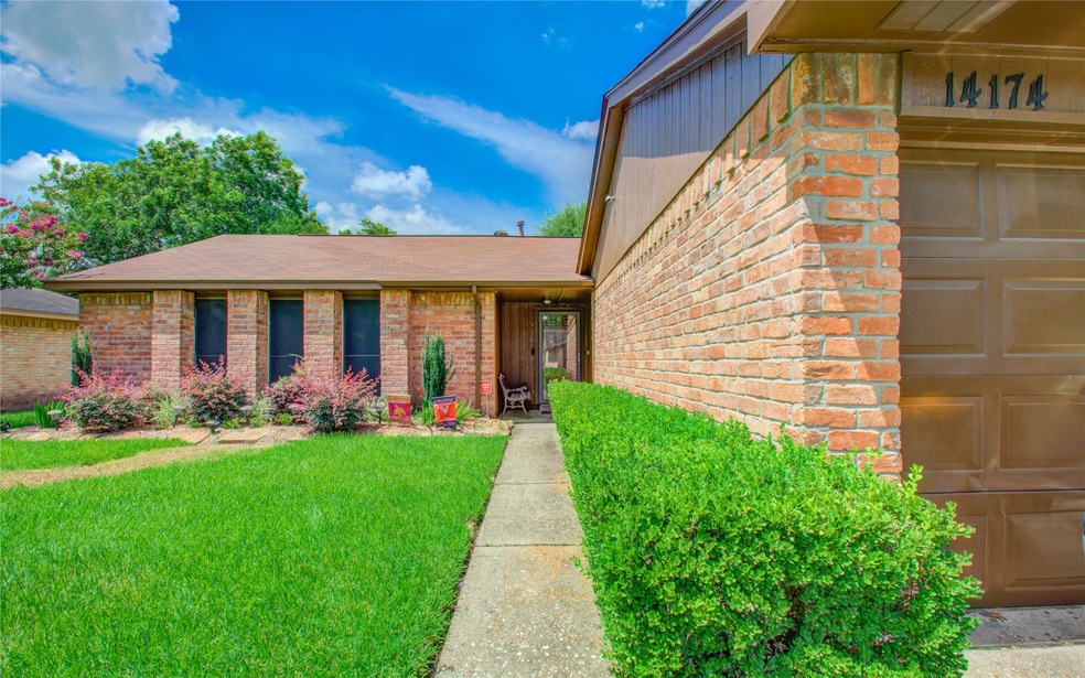 14174 Whispering Palms Dr, Houston, TX 77066 - photo 1