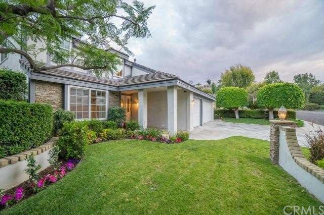 Beautifully Landscaped Front Yard