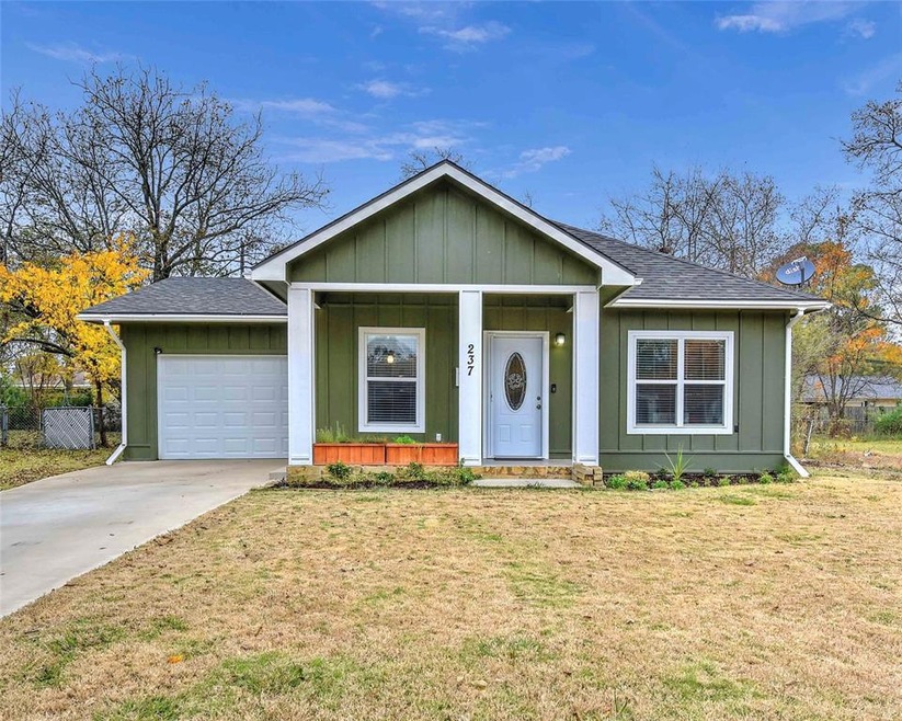 237 E Evans Ave, Bonham, TX 75418 - photo 1