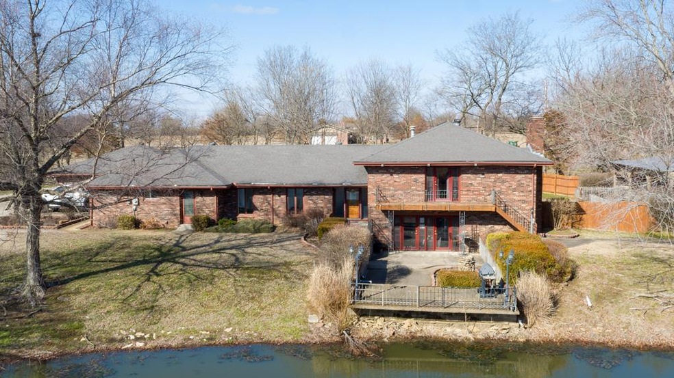 613 Willowbrook Rd, Parsons, KS 67357 - photo 1