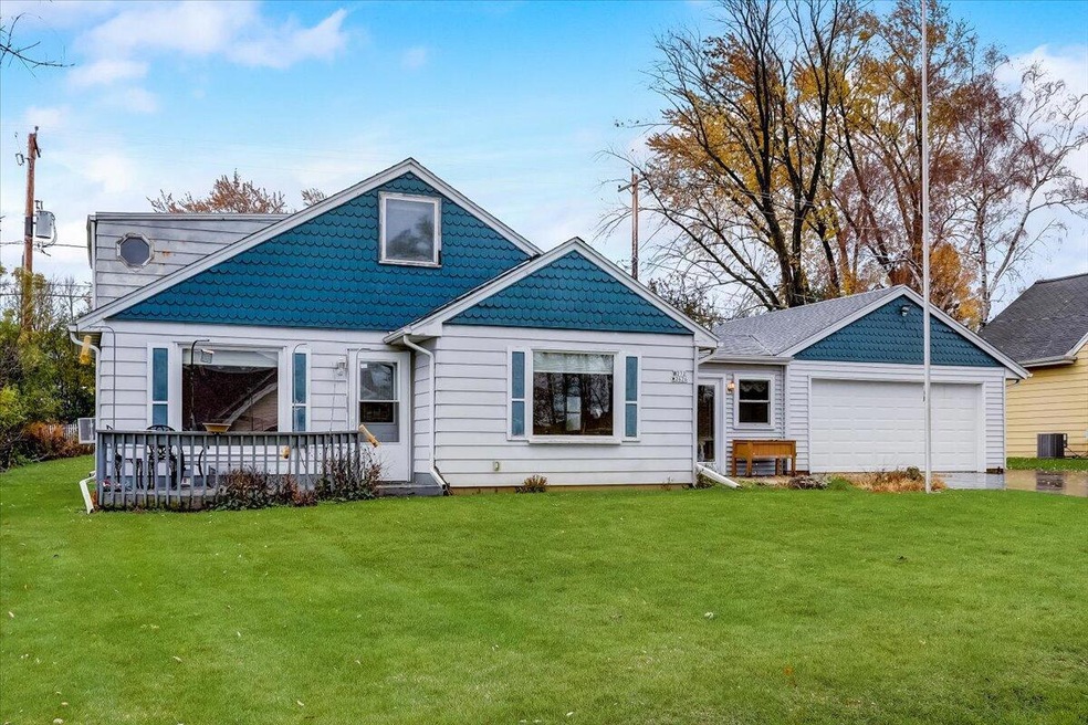 03-Appletree Ln-003