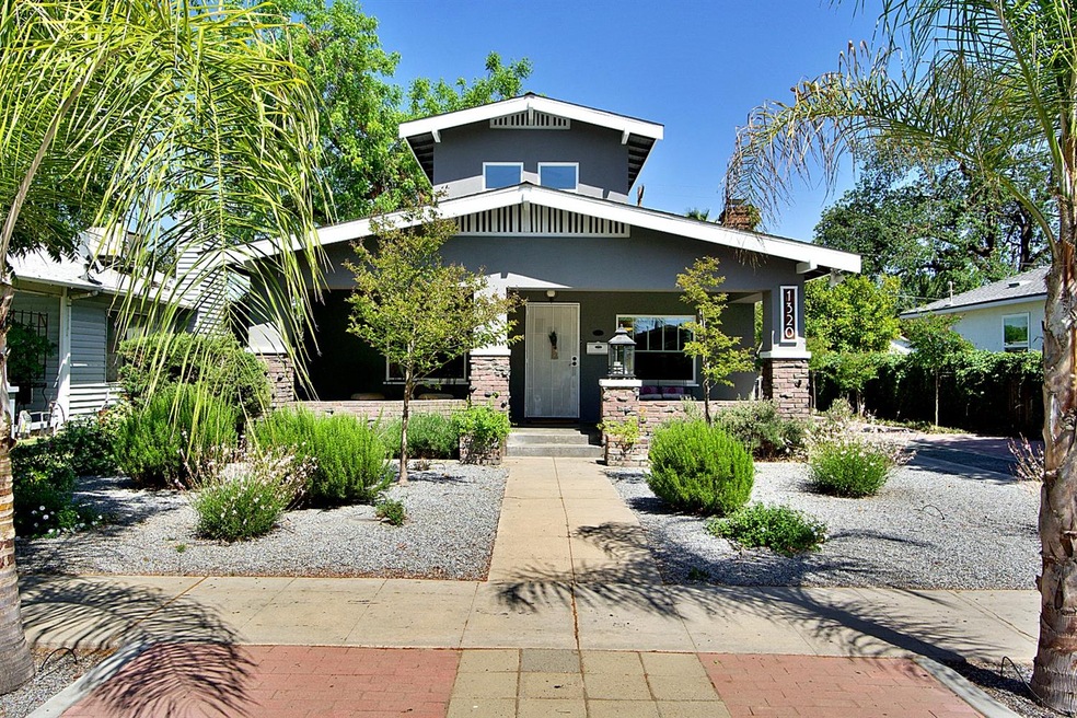 Classic Airplane Bungalow!