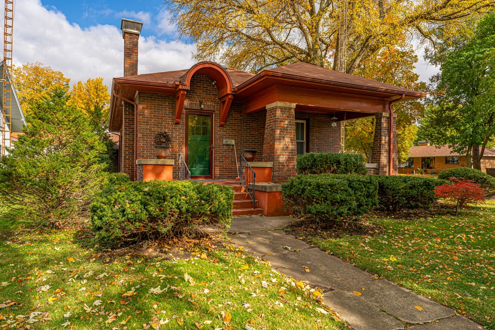 1022 Tremont St, Lincoln, IL 62656 - photo 1