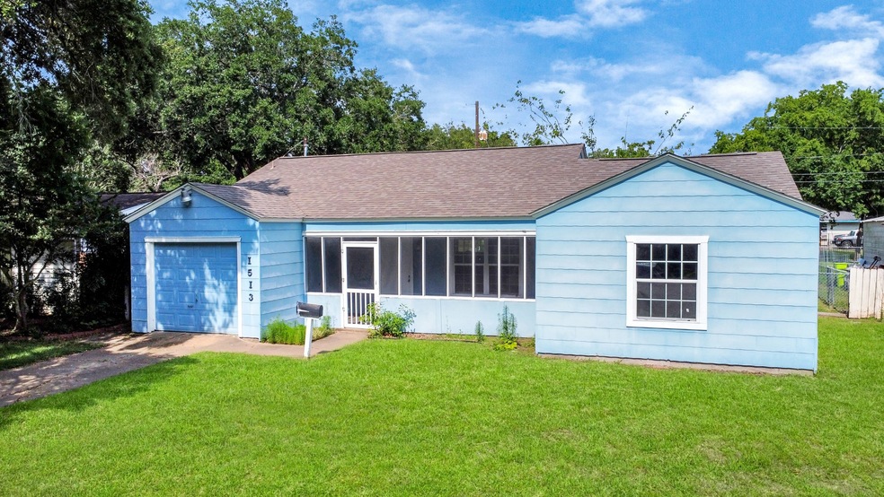 1513 Frost St, Rosenberg, TX 77471 - photo 1