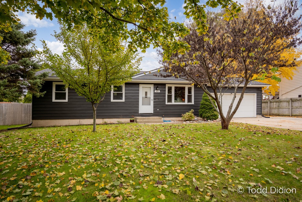 407 Anderson Dr, Wayland, MI 49348 - photo 1