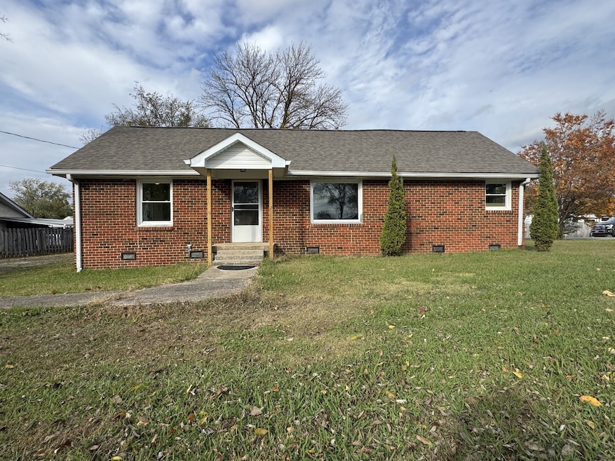 417 E Forrest Ave, Lebanon, TN 37087 - photo 1