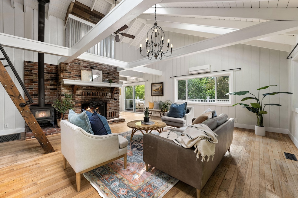 988 Savage Creek Rd, Grants Pass, OR 97527 - photo 1