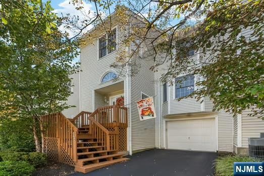 Pending $560,000 • Co-Listing Agent