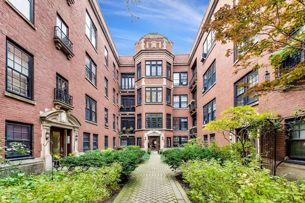 2918 N Pine Grove Ave unit 3, Chicago, IL 60657 - photo 1