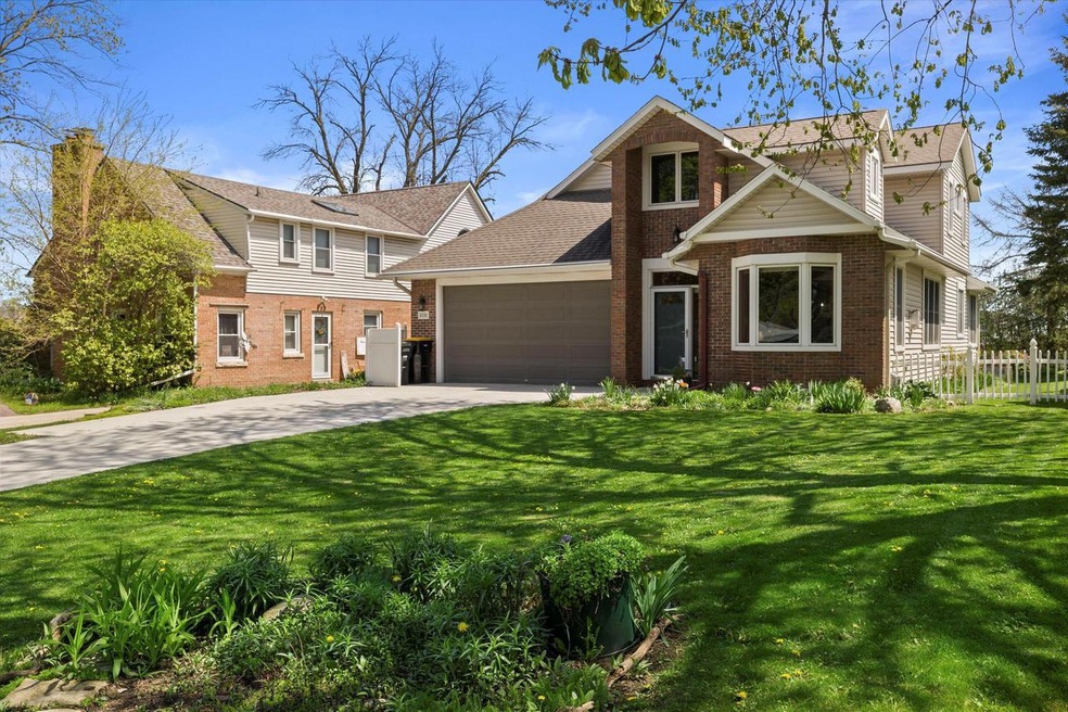 2132 N 113th St, Wauwatosa, WI 53226 - photo 1