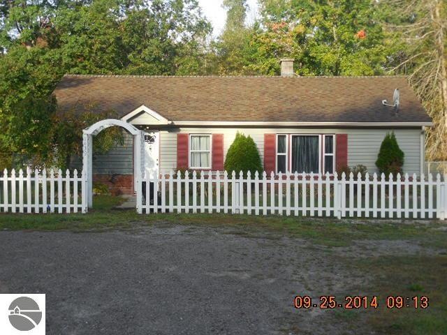 1439 N Huron Rd, Tawas City, MI 48763 - photo 1