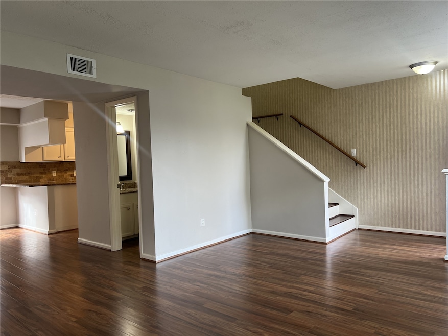 Welcome to this darling townhome.