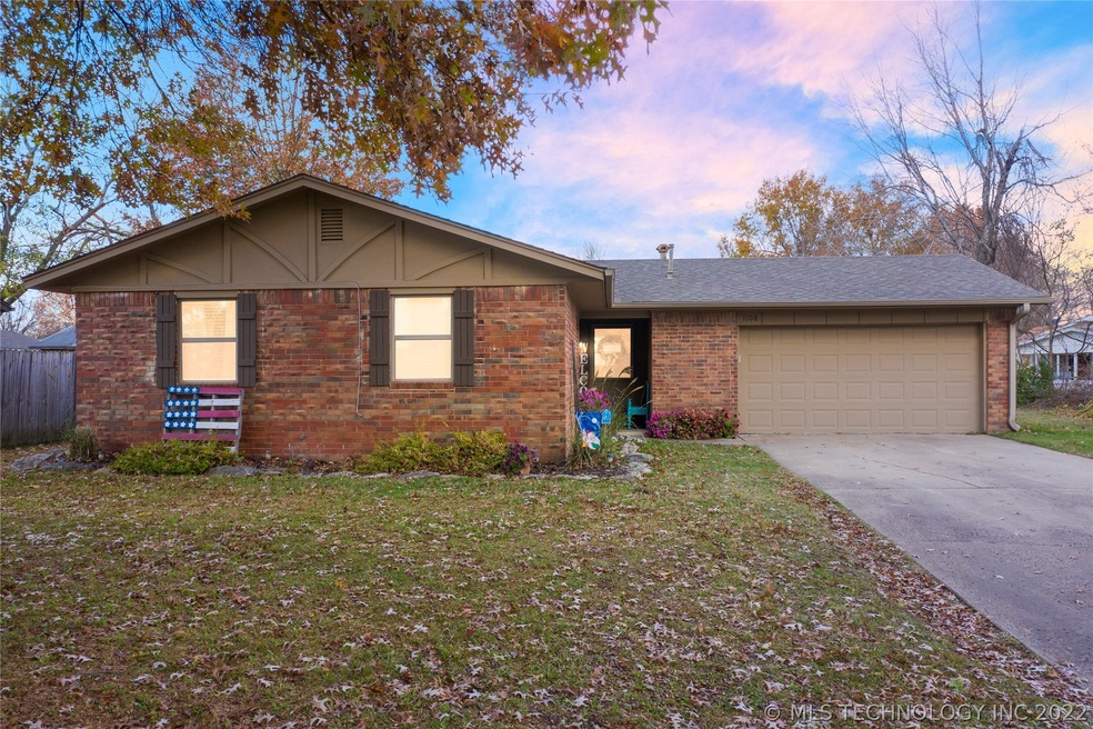 1108 W Will Rogers Ct, Claremore, OK 74017 - photo 1