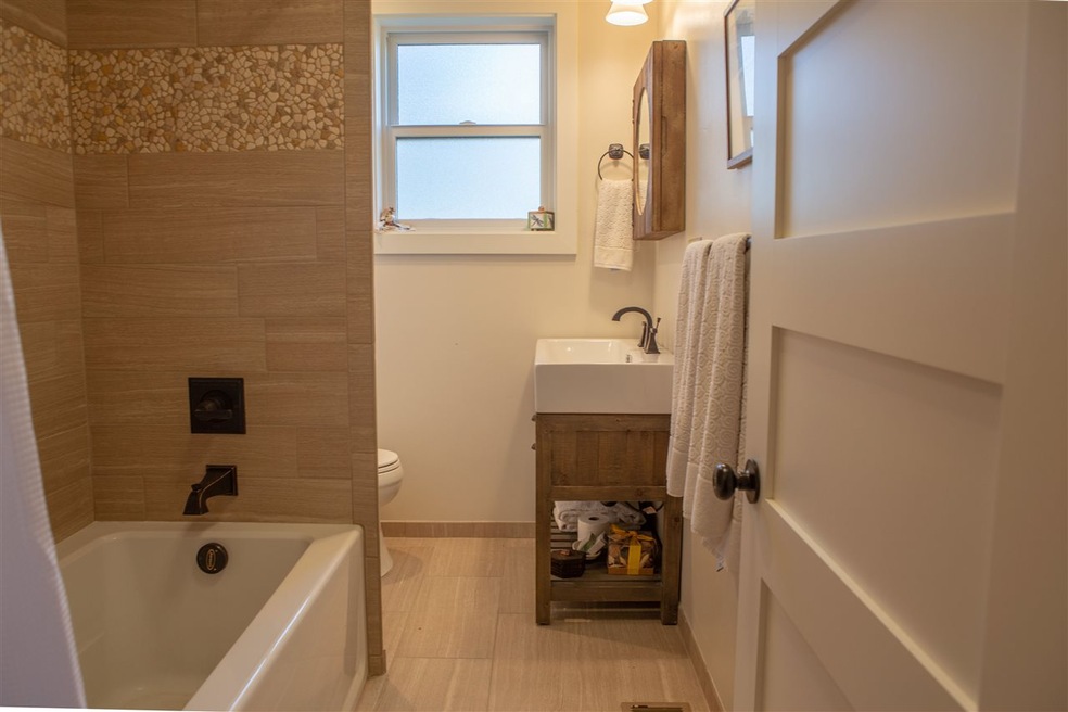 655 S 1st St, Dunsmuir, CA 96025 - photo 1