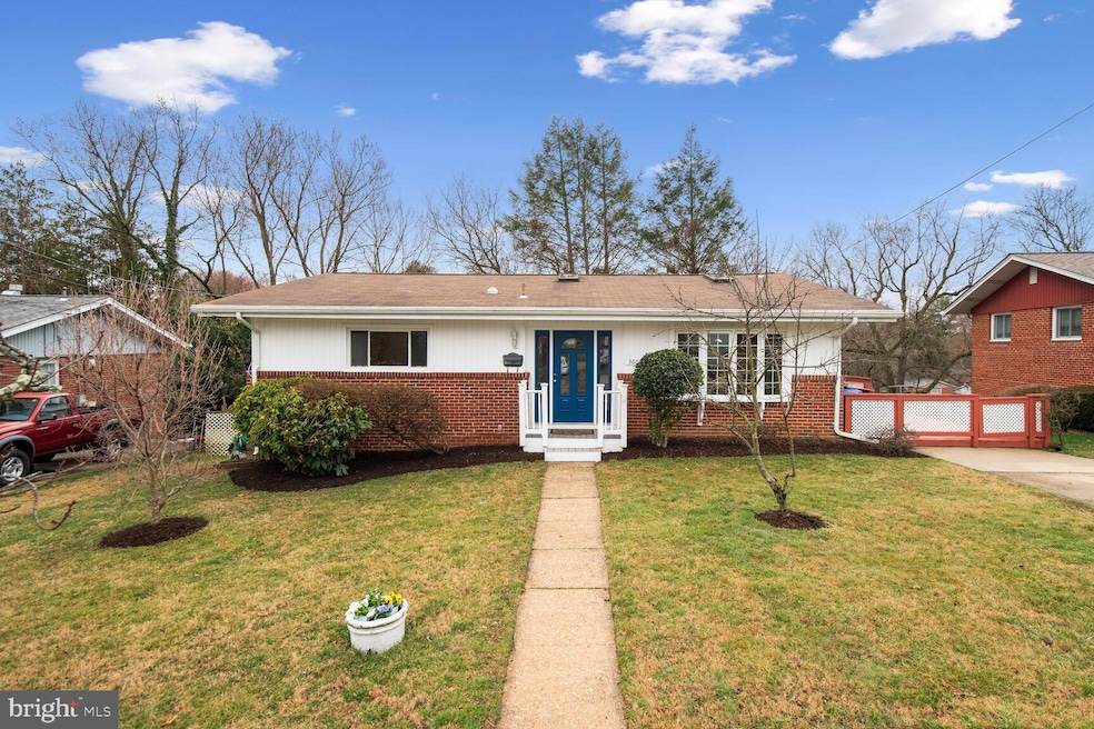 3604 Sandy Ct, Kensington, MD 20895 - photo 1