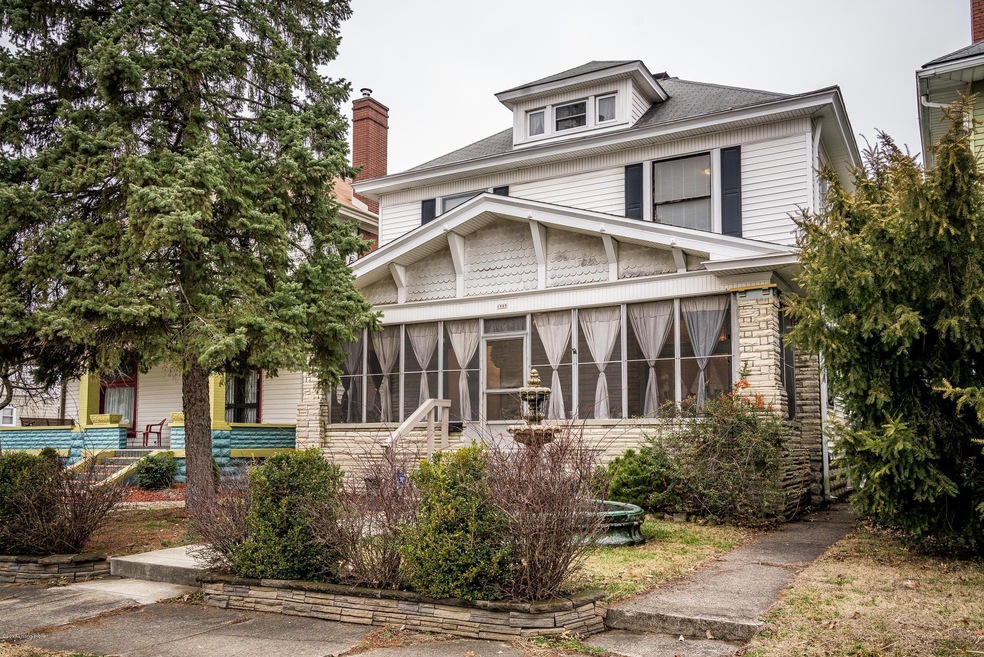 1905 E Oak St-01