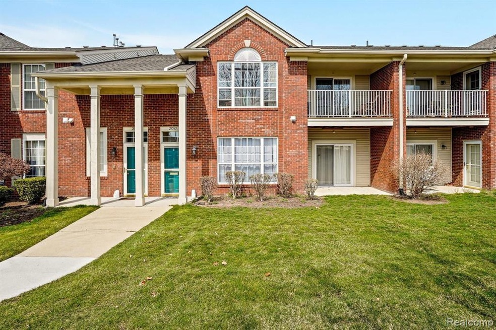 29529 Nottingham Court Livonia0004.jpg