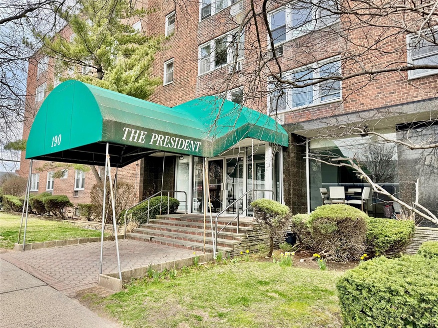 190 Mineola Blvd unit 3K, Mineola, NY 11501 - photo 1