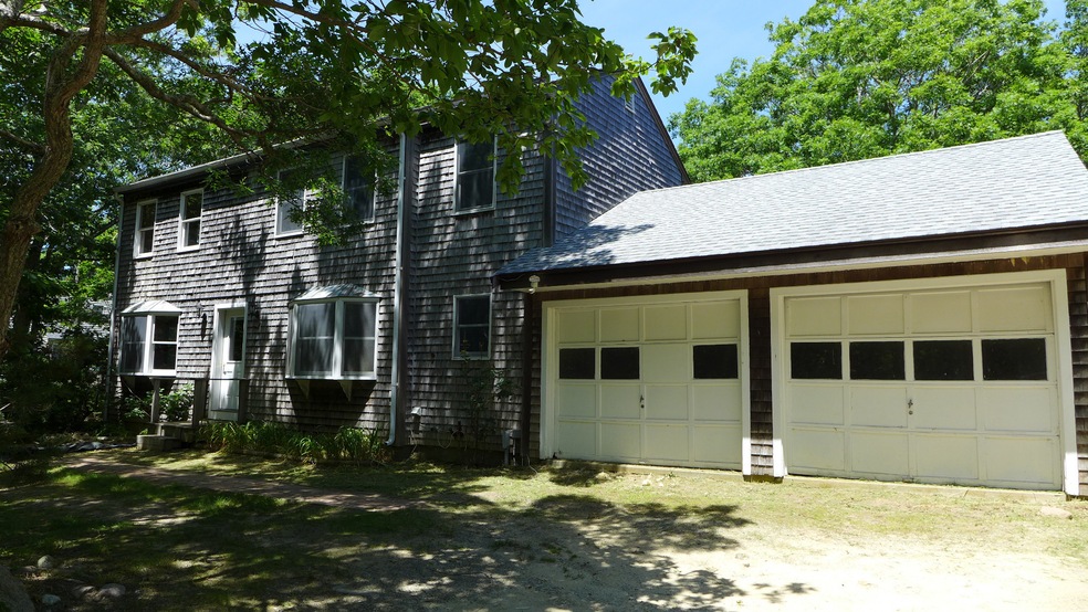 105 Whalers Walk, Edgartown, MA 02539 - photo 1